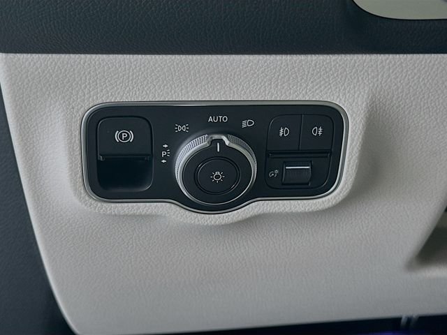 New 2026 Polar White Mercedes-Benz GLB 250 image 10