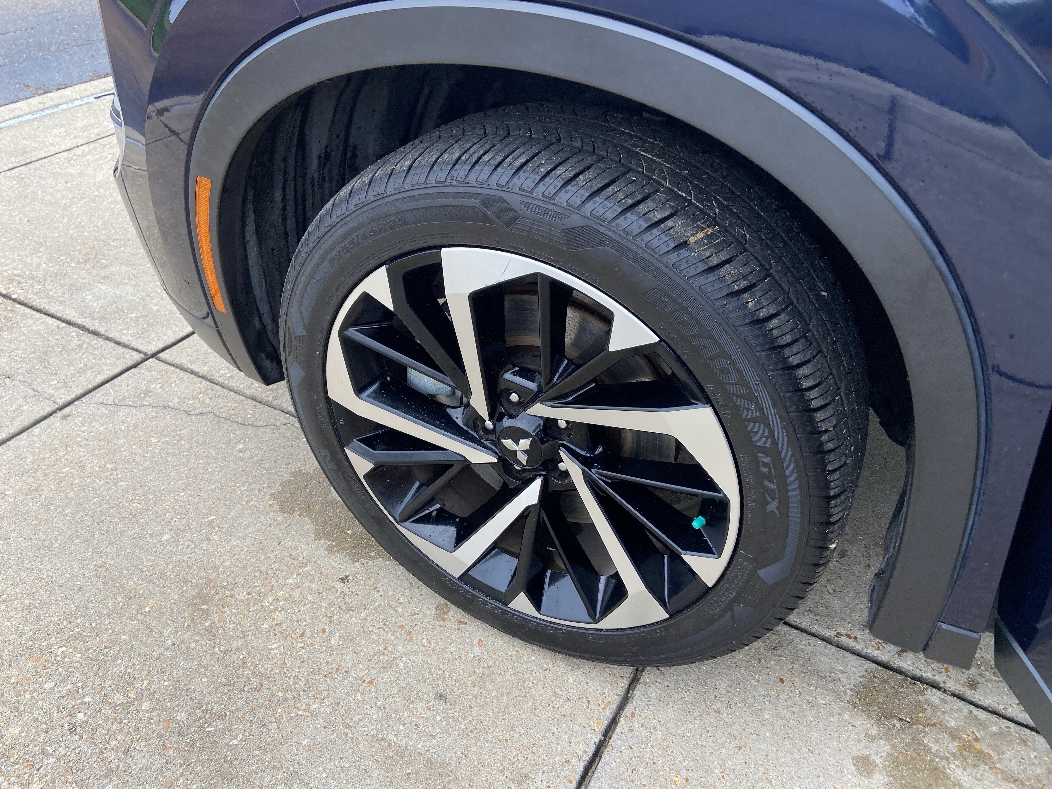 Used 2023 Cosmic Blue Metallic Mitsubishi SE image 23
