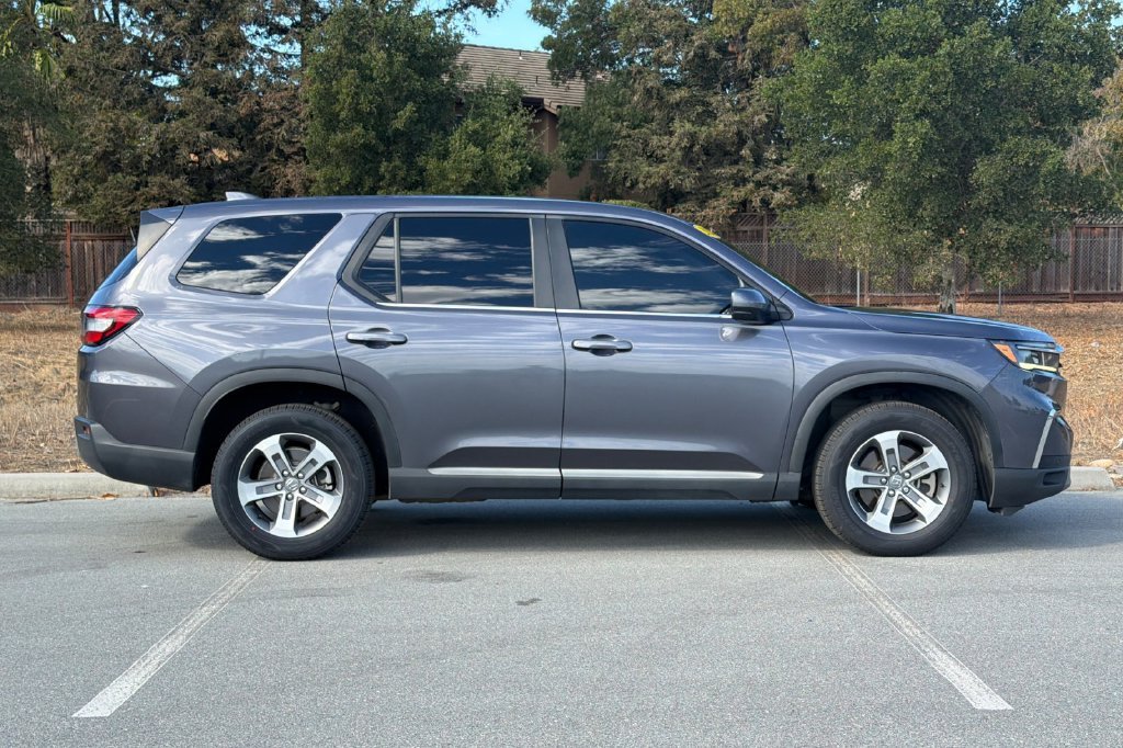 Used 2023 Modern Steel Metallic Honda EX-L image 2