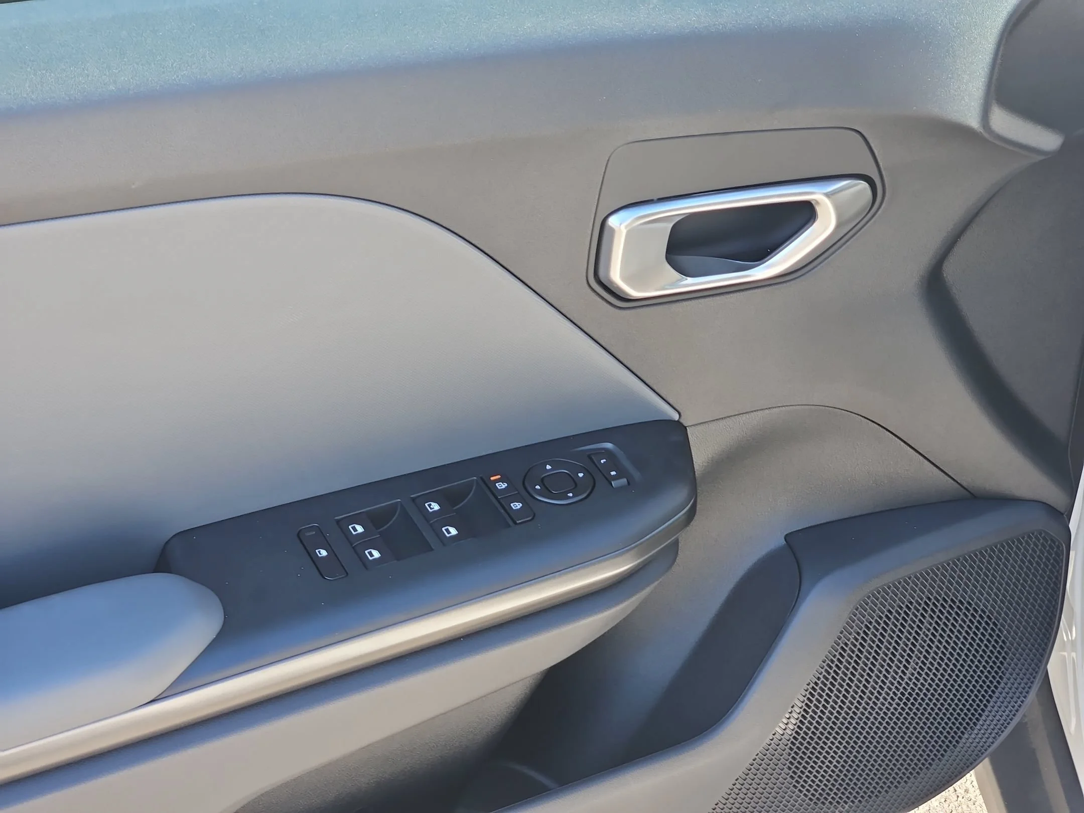 New 2026 Snow White Pearl Kia LXS image 16