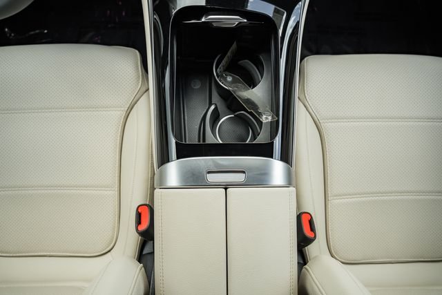 Used 2024 Polar White Mercedes-Benz GLC 300 image 25