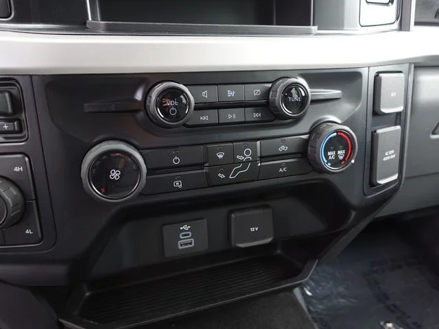 Used 2024 Black Ford XLT image 21
