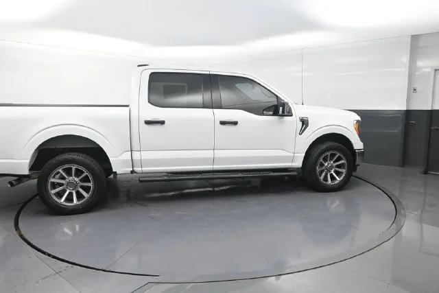 Used 2021 White Ford XLT image 10