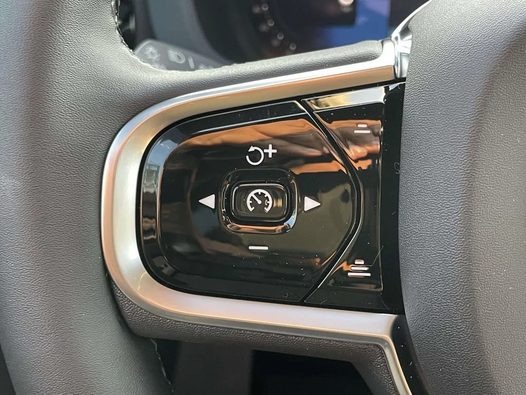New 2026 Aurora Silver Volvo Plus image 10