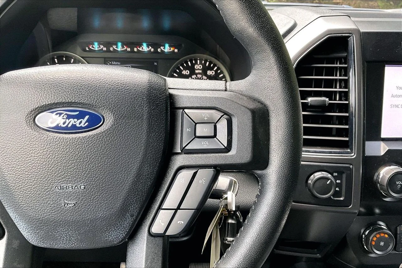 Used 2020 Black Ford XLT image 28