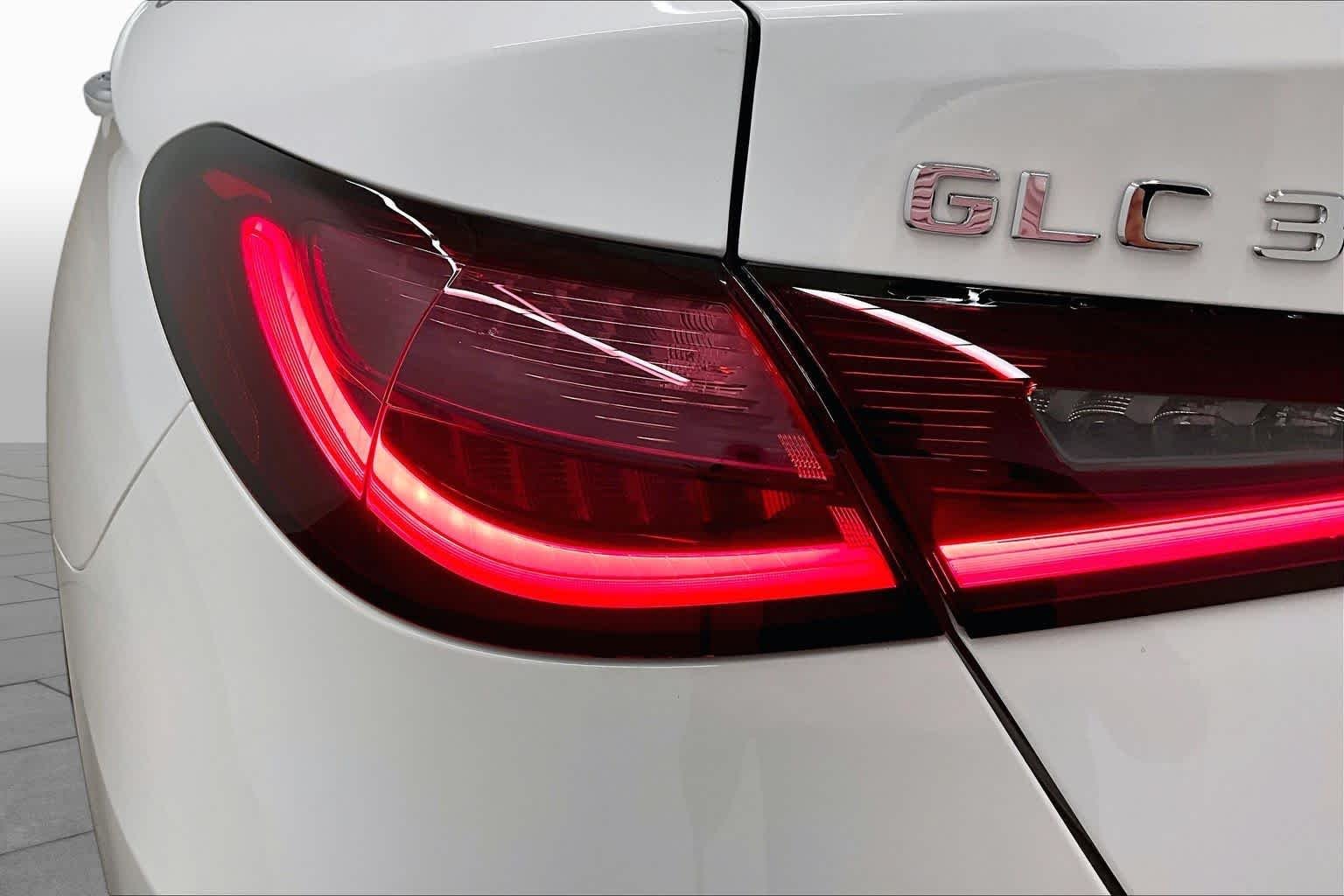 New 2026 Polar White Mercedes-Benz GLC 300 image 14