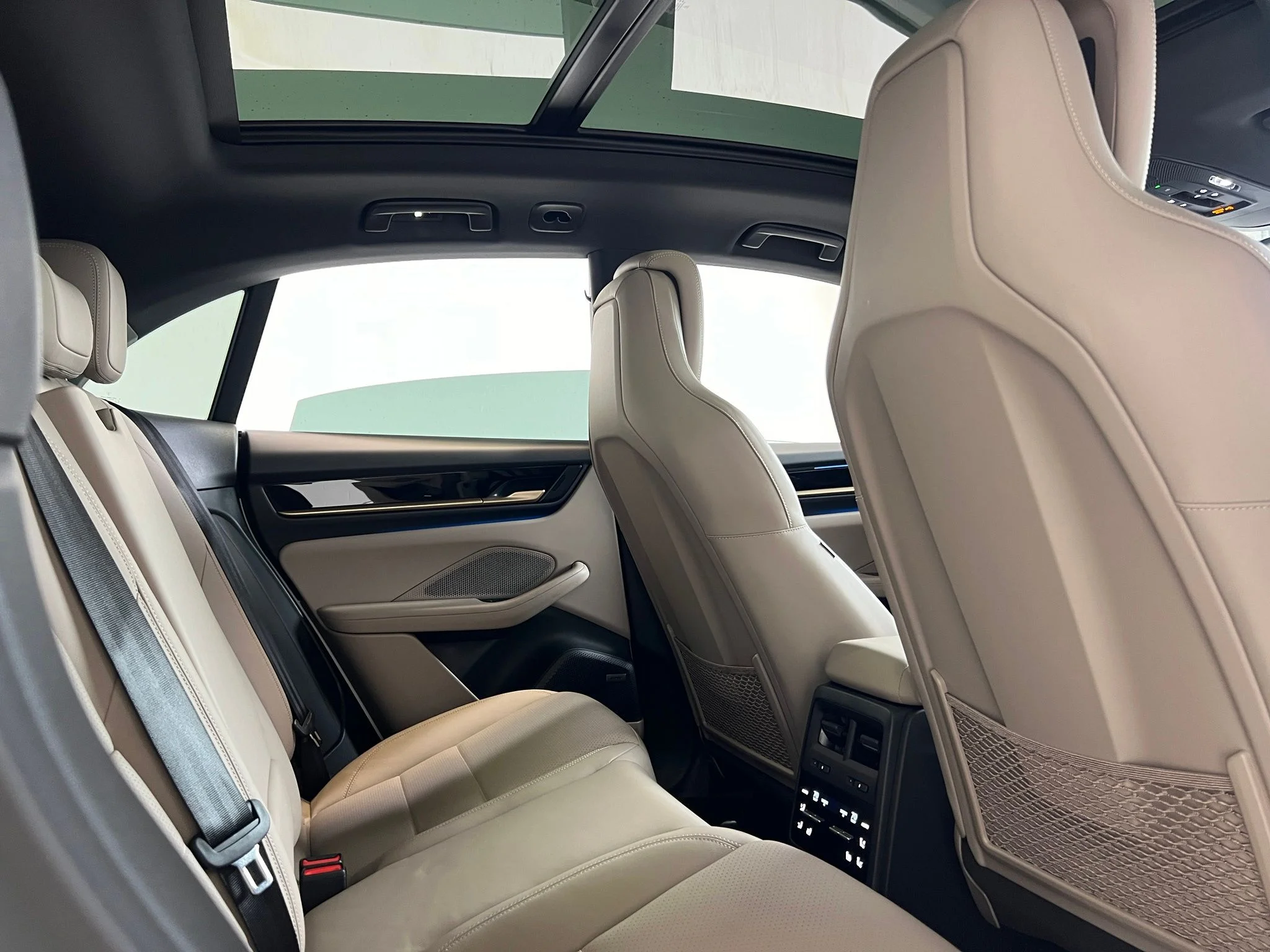 Used 2025 White Porsche 4 image 24