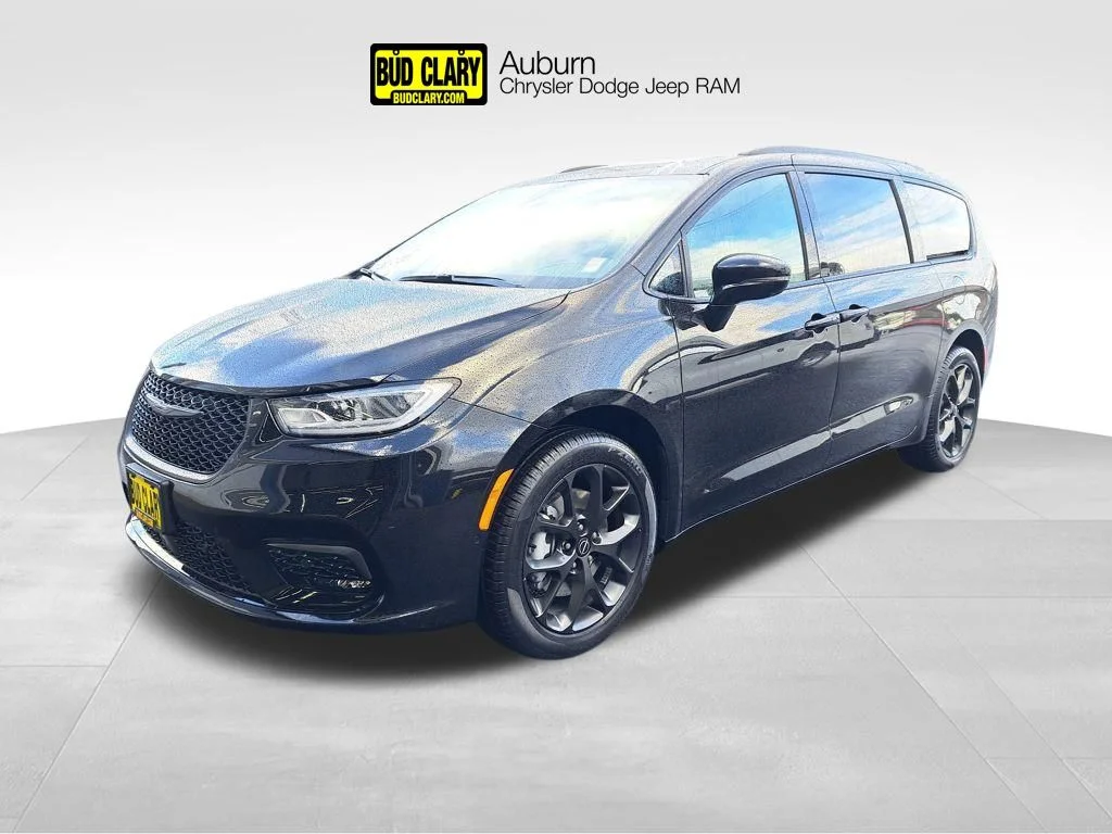 2026 Chrysler Pacifica Select AWD's photo