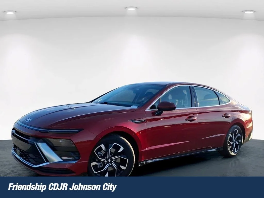 Used 2024 Red Hyundai SEL image 1