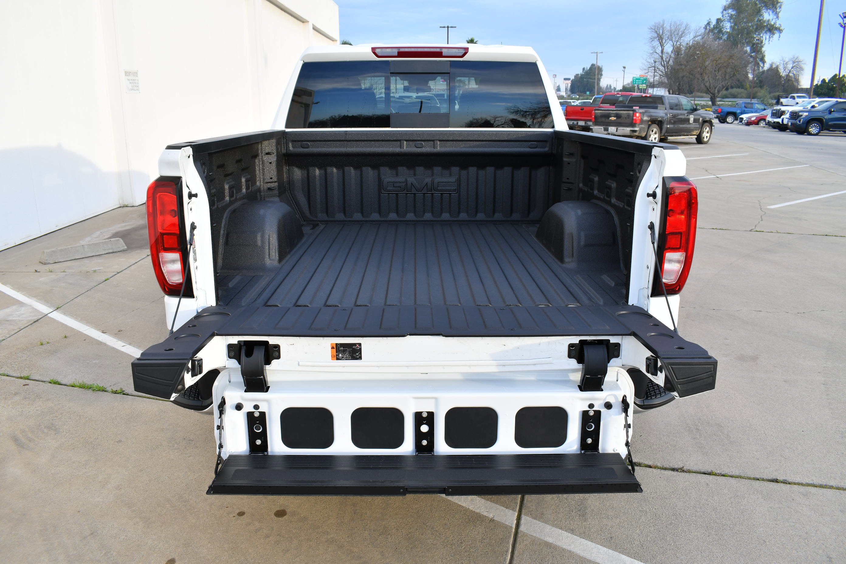 2026 GMC Sierra 1500 SLE - Photo 9
