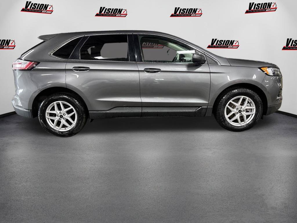 Used 2024 Gray Ford SEL image 4