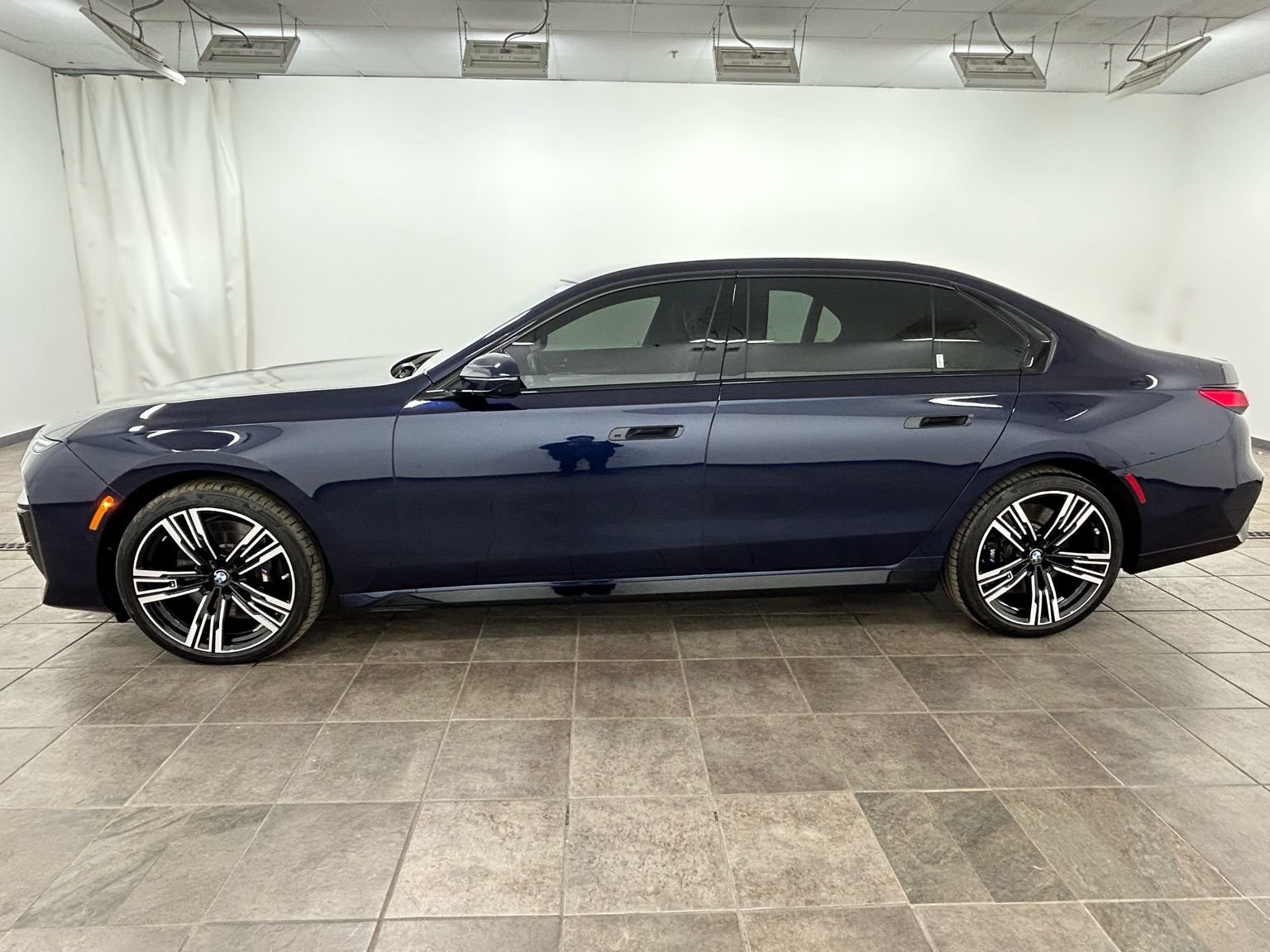 Used 2023 Tanzanite Blue II Metallic BMW 760i xDrive image 2