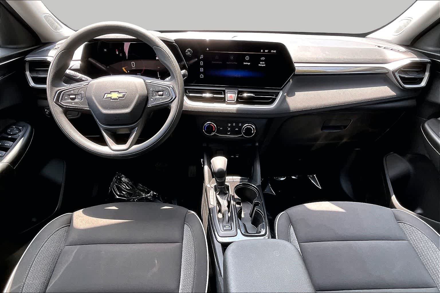 Used 2025 Summit White Chevrolet LS image 15