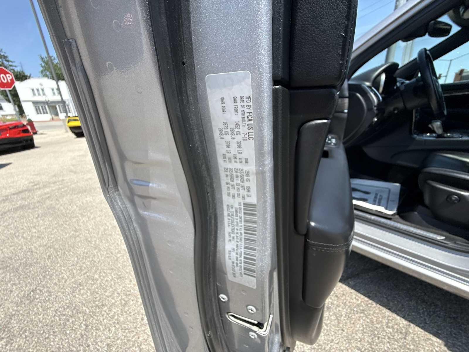 Used 2018 Silver Jeep Overland 4x4 image 34