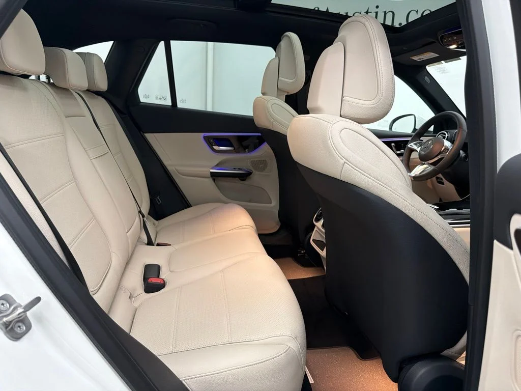 New 2027 White Mercedes-Benz GLC 300 image 25