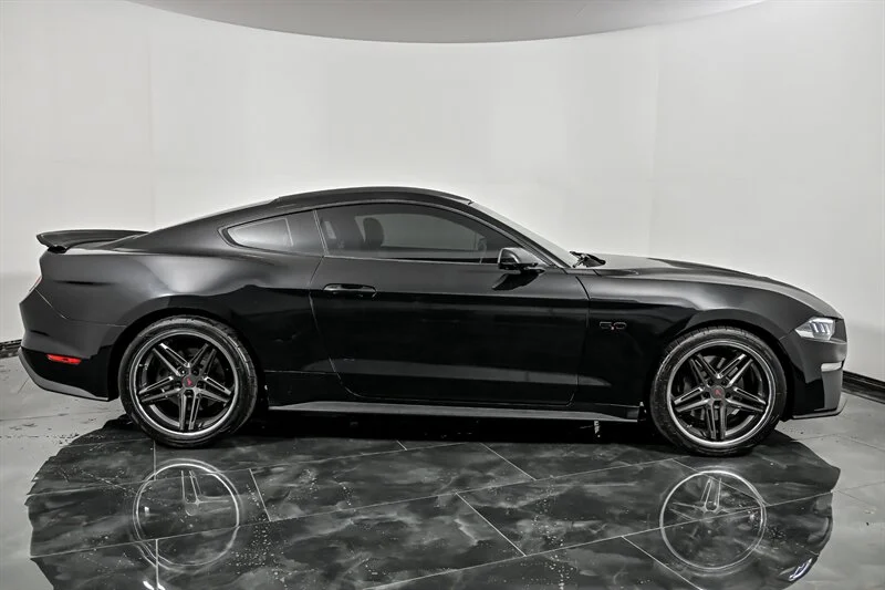 Used 2018 Shadow Black Ford GT Premium image 10