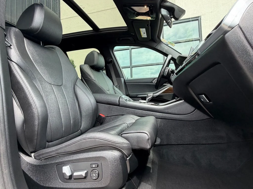 Used 2019 White BMW xDrive40i image 21