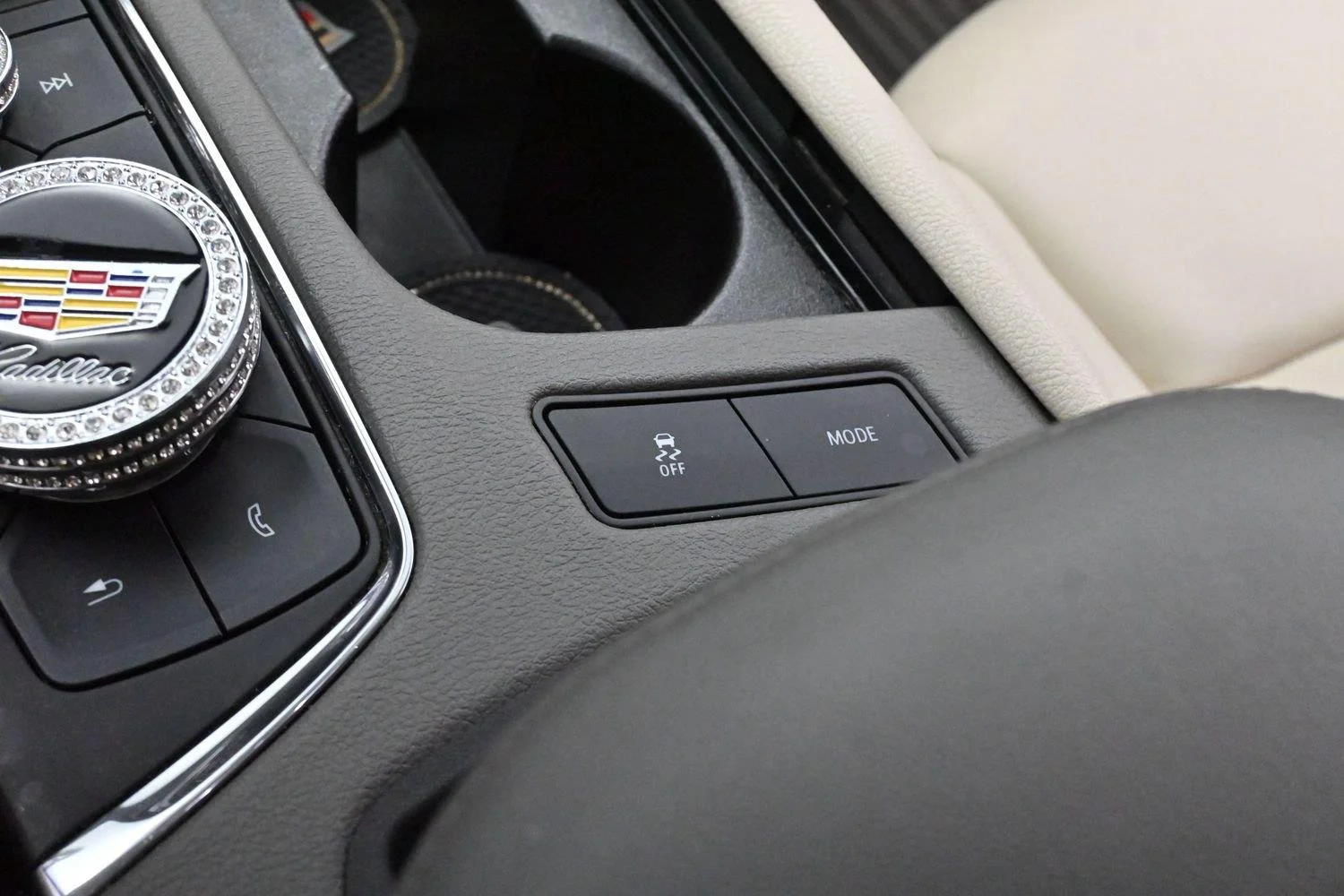 Used 2020 CRYSTAL WHITE TRICOAT Cadillac AWD Premium Luxury image 20
