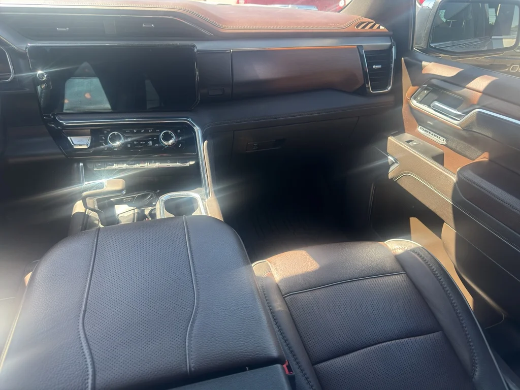 Used 2025 Sterling Metallic GMC Denali image 21