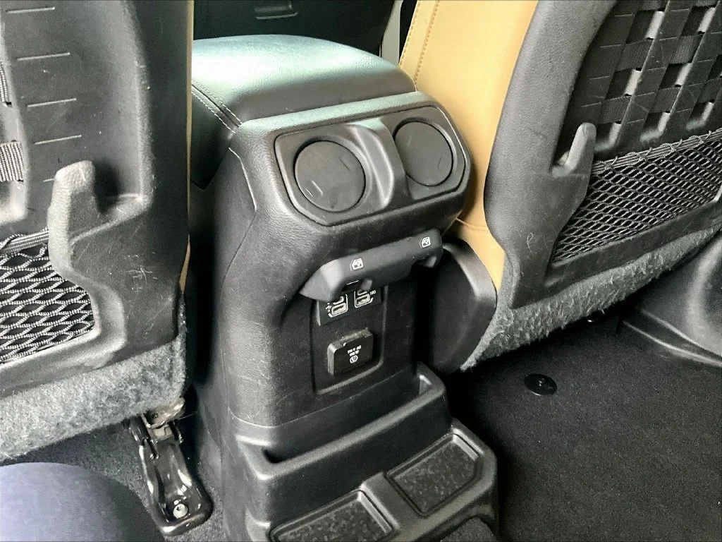 Used 2019 Bright White Clearcoat Jeep Unlimited Rubicon image 11