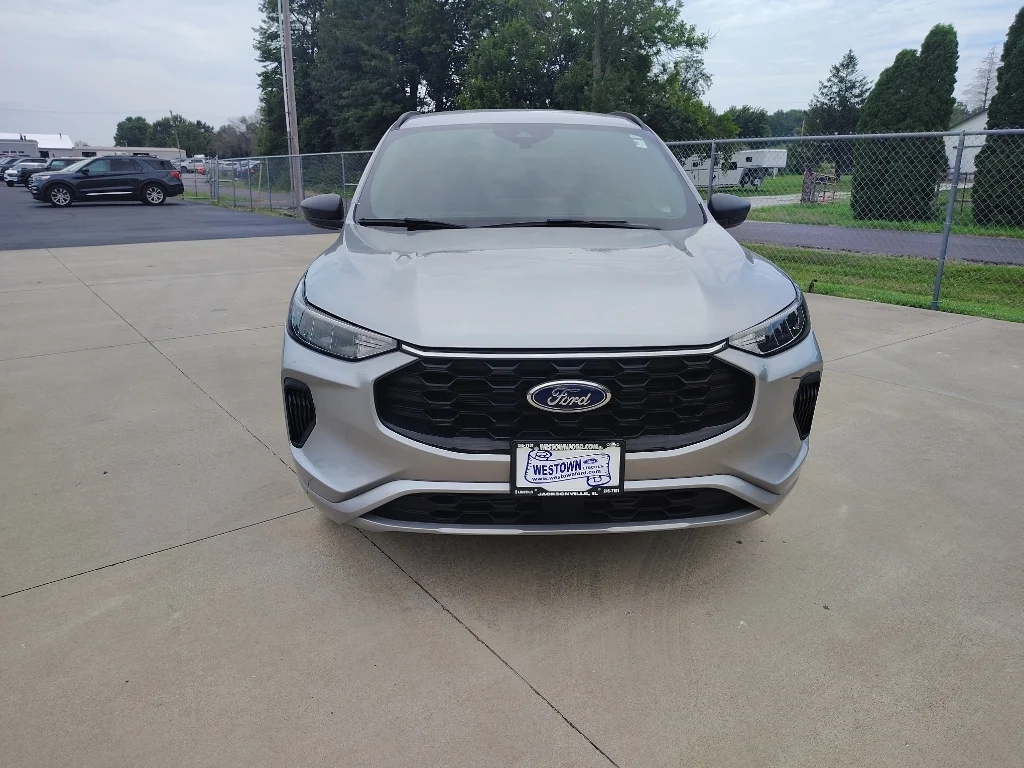 Used 2024 Iconic Silver Metallic Ford ST-Line image 9