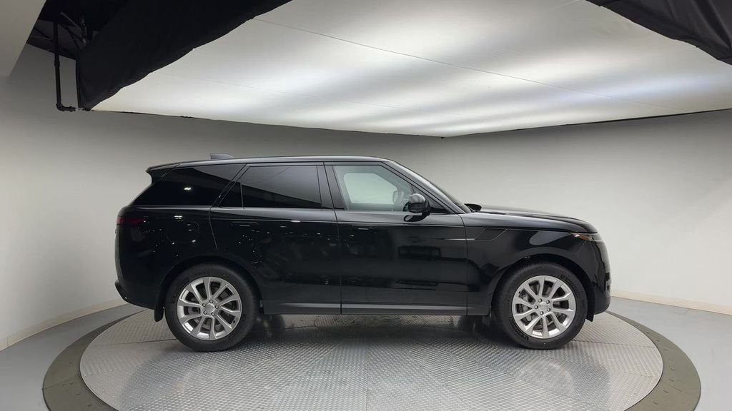 Used 2023 Santorini Black Metallic Land Rover SE image 9