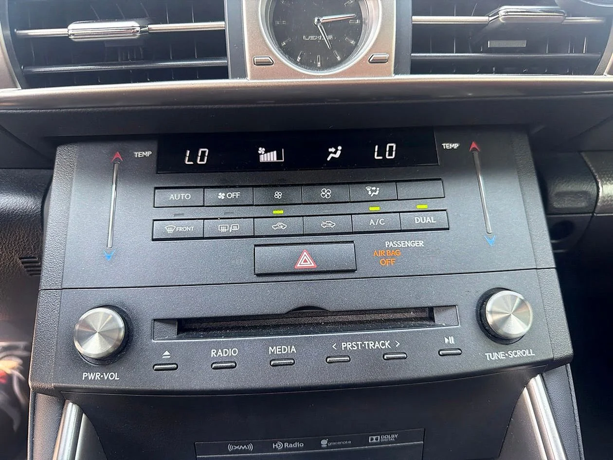 Used 2016  Lexus 350 image 21