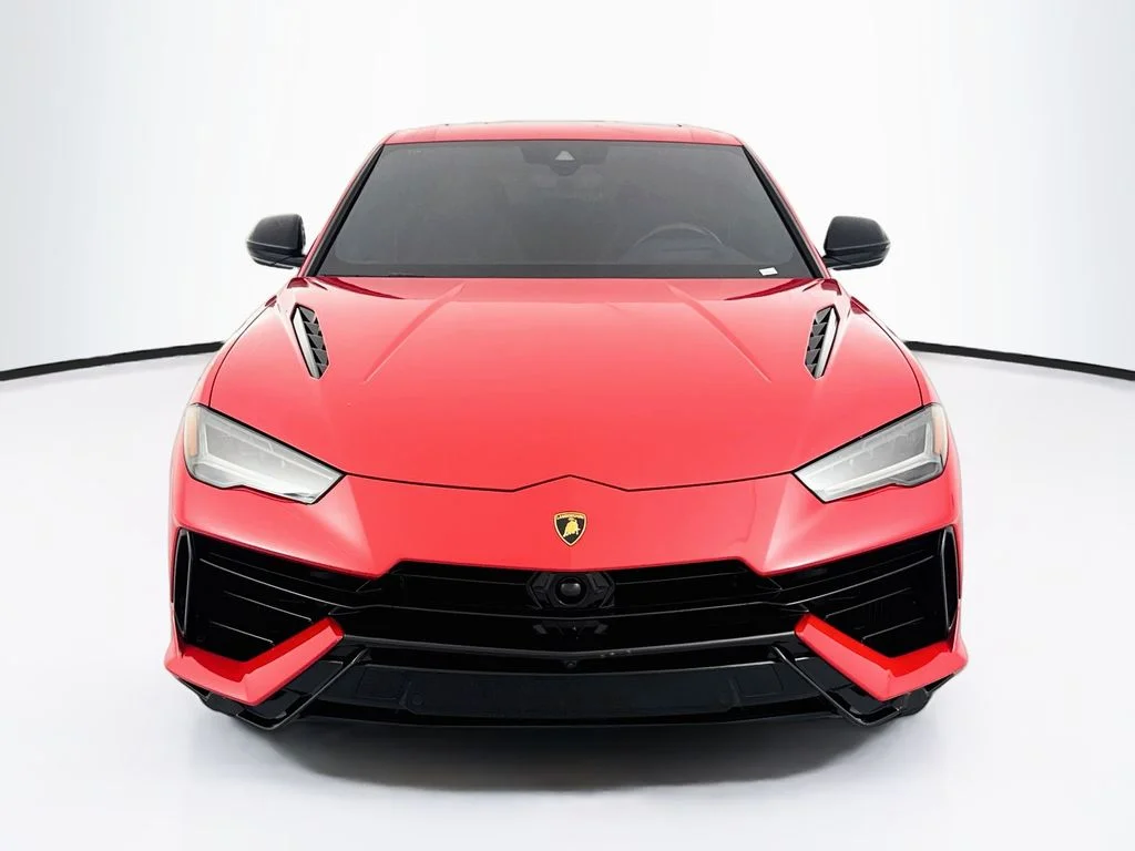 Used 2023 Red Lamborghini S image 2
