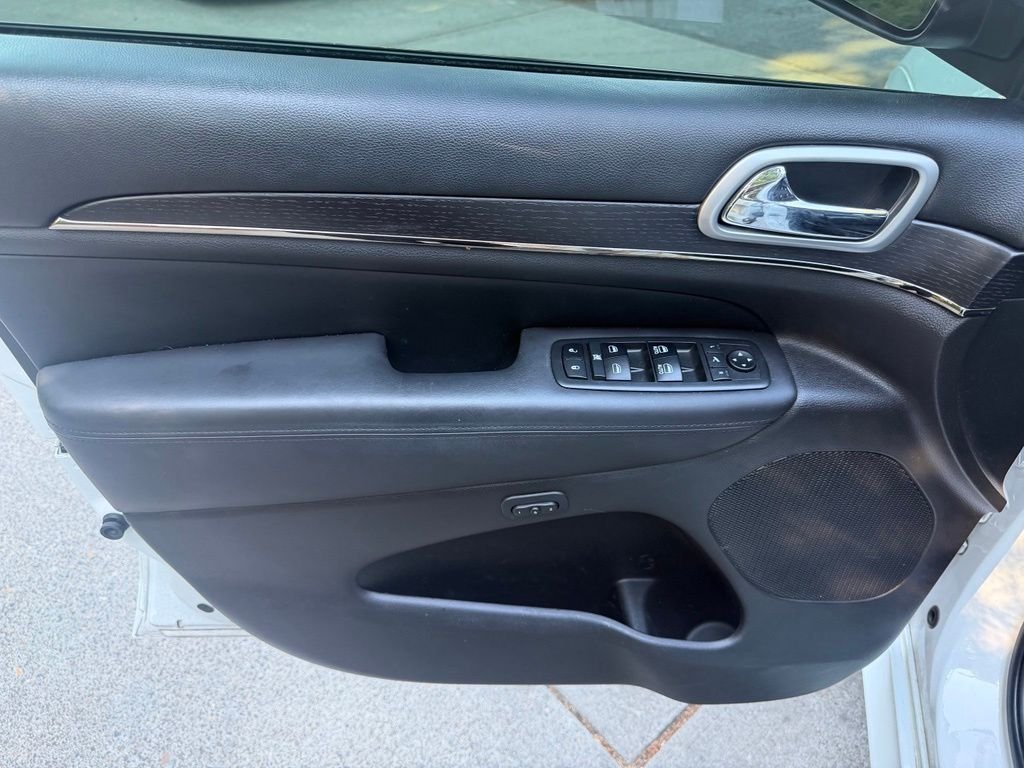 Used 2018 Bright White Clearcoat Jeep Overland image 12