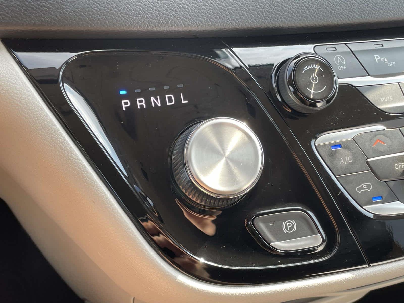 Used 2024 Diamond Black Crystal Pearlcoat Chrysler Touring L image 38