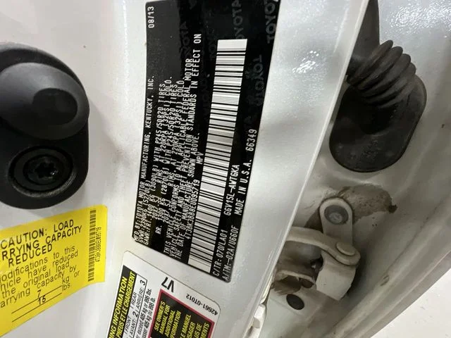 Used 2014 White Toyota XLE image 36