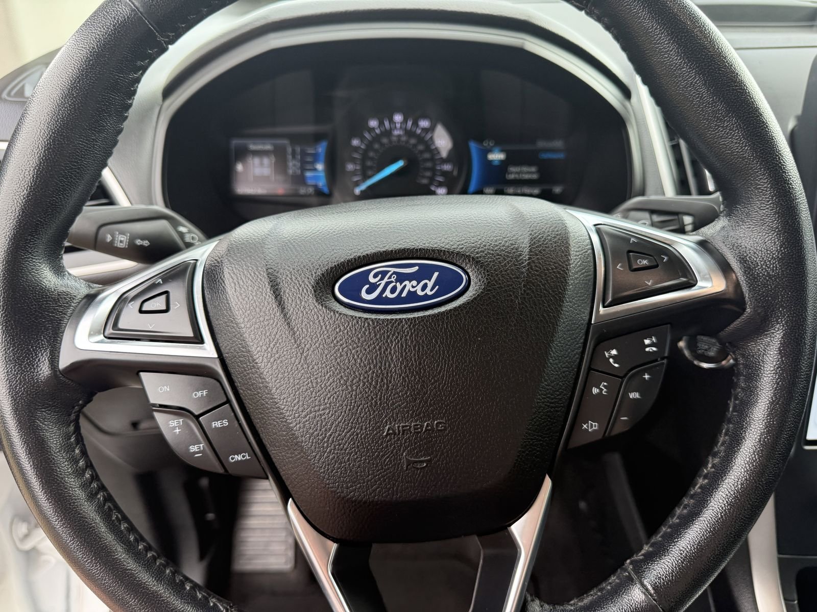 Used 2022 Oxford White Ford SEL image 31