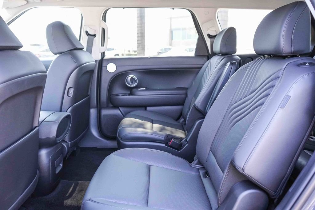 New 2026 Gray Hyundai SEL Premium image 19