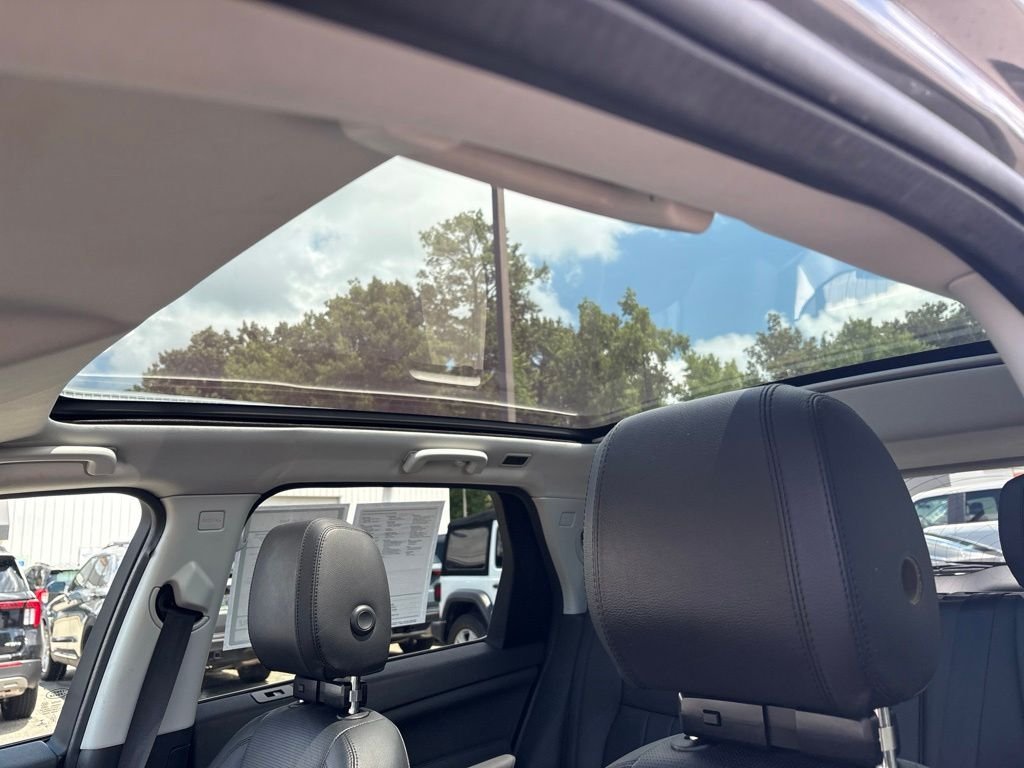Used 2019 Gray Land Rover  image 13