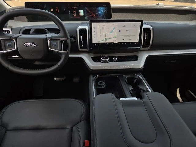 New 2026 Oxford White Ford Active image 5