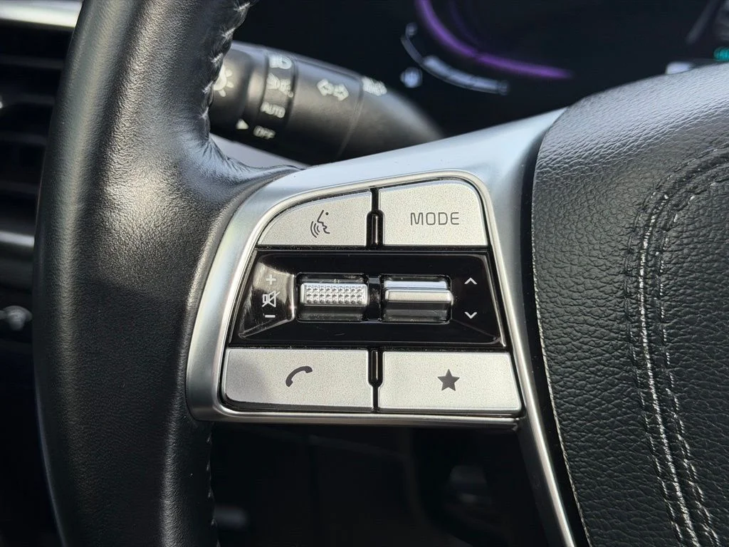 Used 2025 Black Kia S image 18