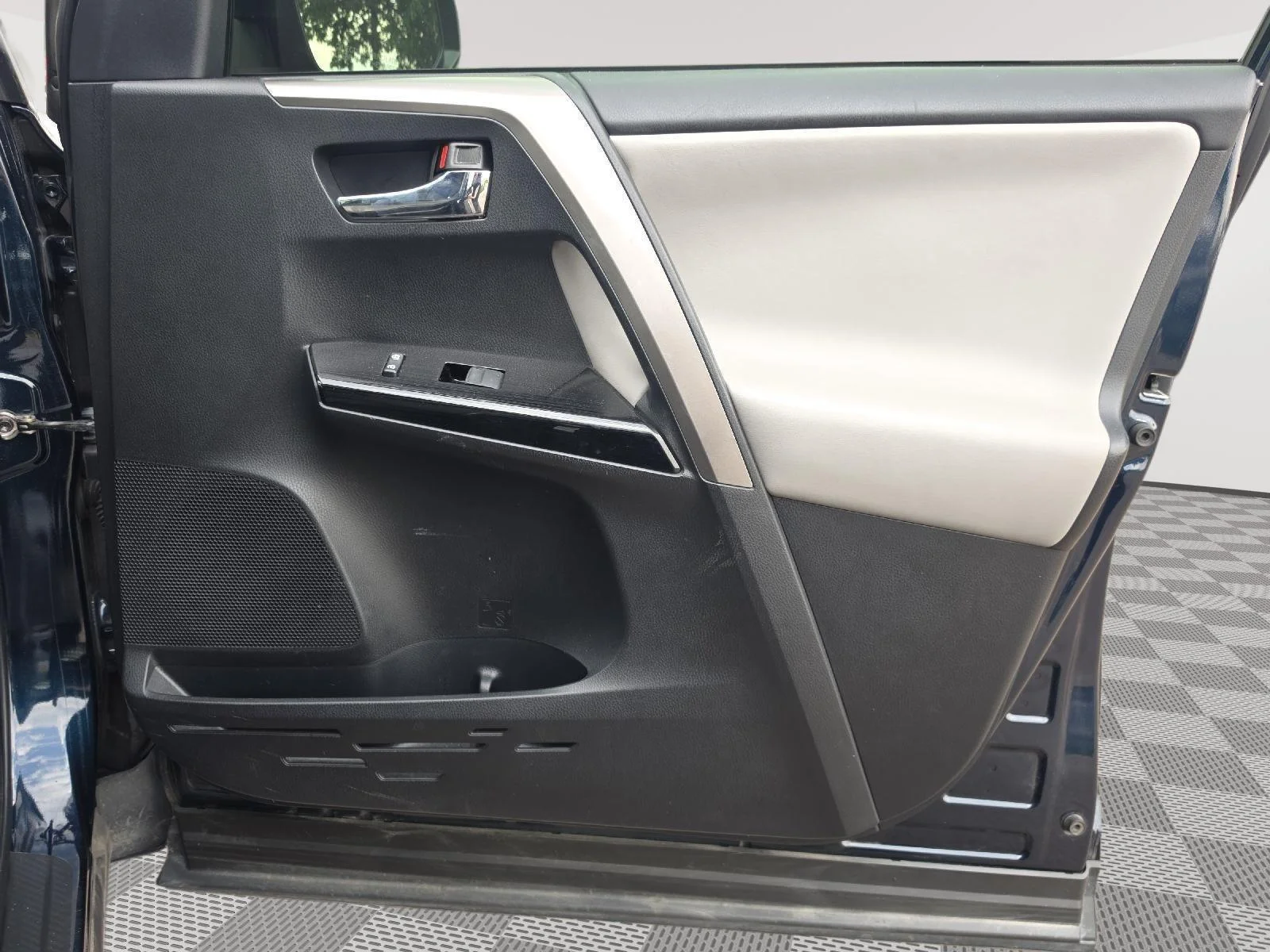 Certified Used 2018 Galactic Aqua Mica Toyota Limited image 38