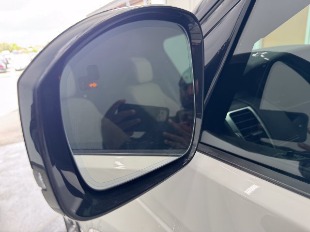Used 2024 Fuji White Land Rover Dynamic SE image 47