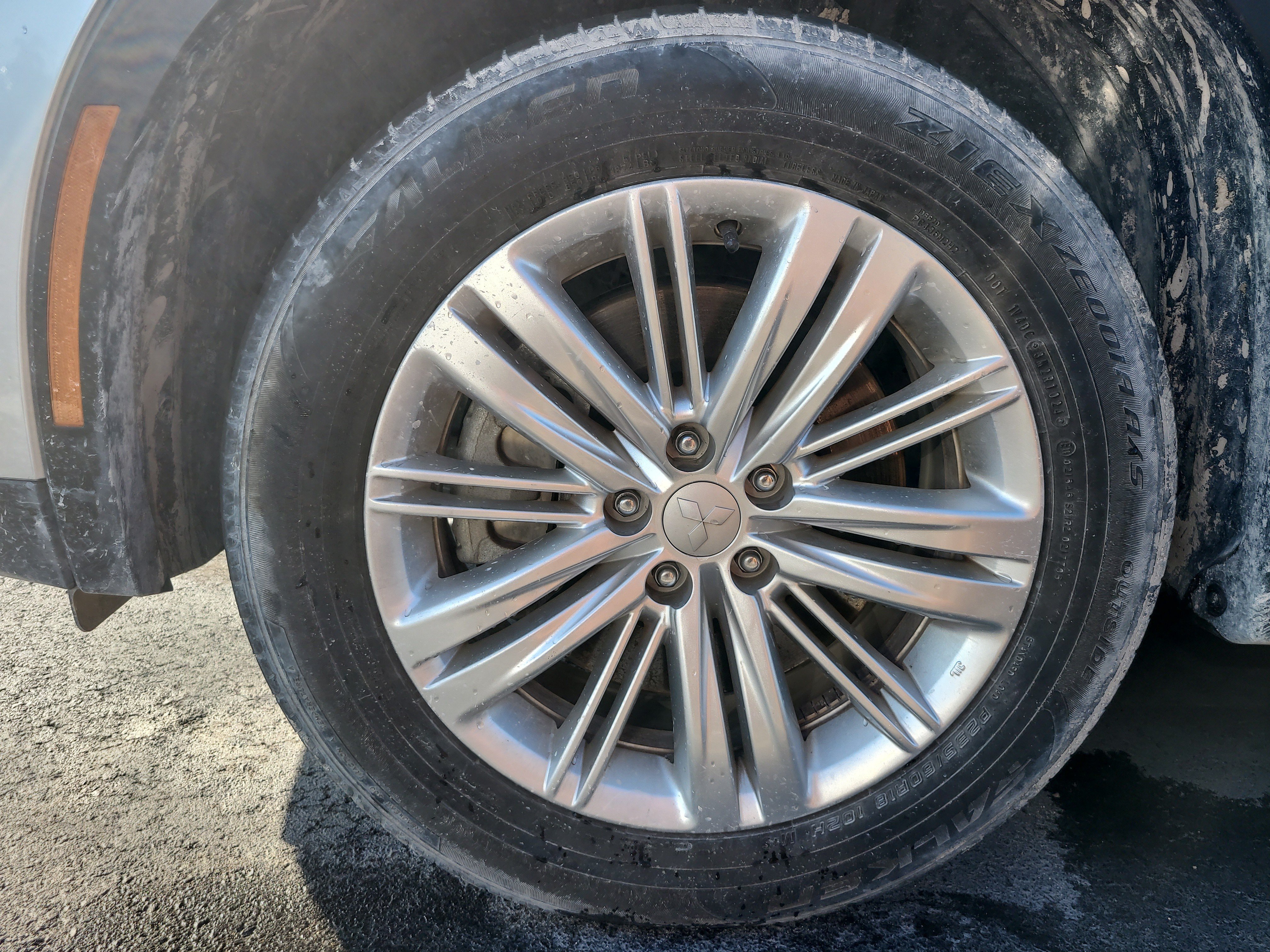 Used 2024  Mitsubishi ES image 9