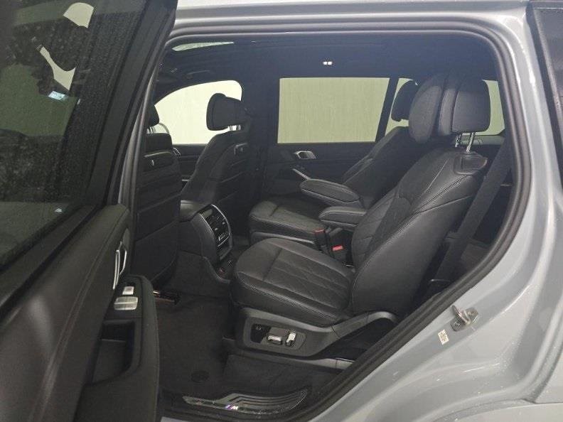 2023 BMW X7 - Image 5