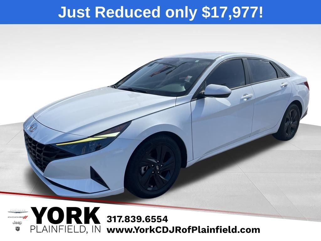 Gray 2022 Hyundai Elantra SEL FWD Sedan Front-Wheel Drive Continuously Variable Transmission