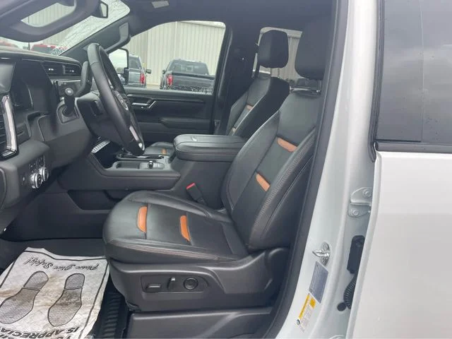 Used 2025 White GMC AT4 image 17
