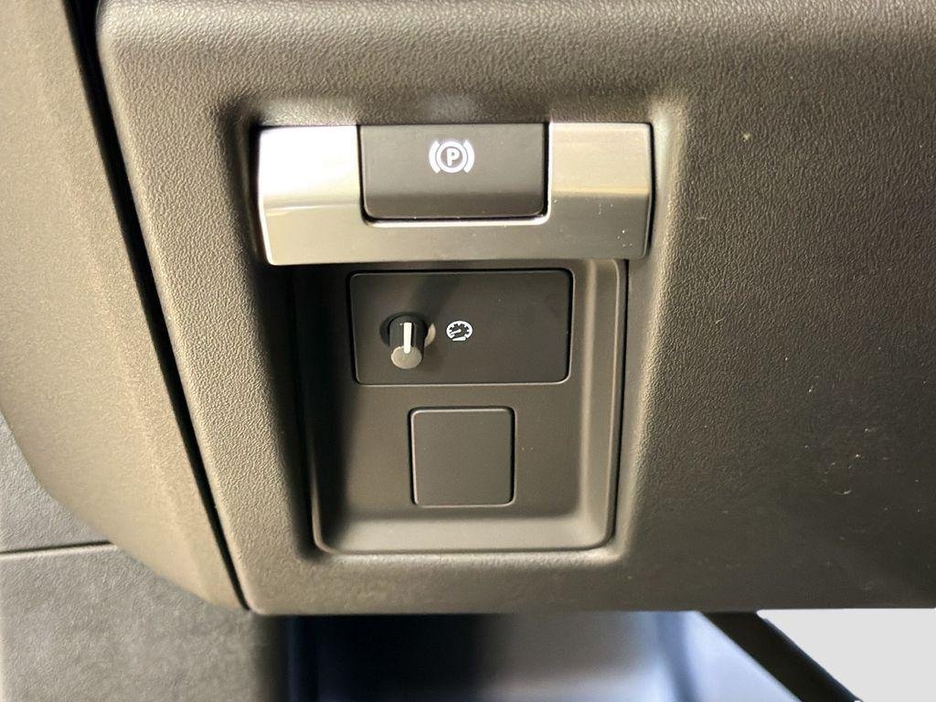 New 2026 Carpathian Grey Land Rover V8 image 11