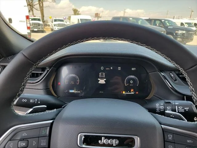 New 2026 Bright White Clear-Coat Exterior Paint Jeep Limited image 18