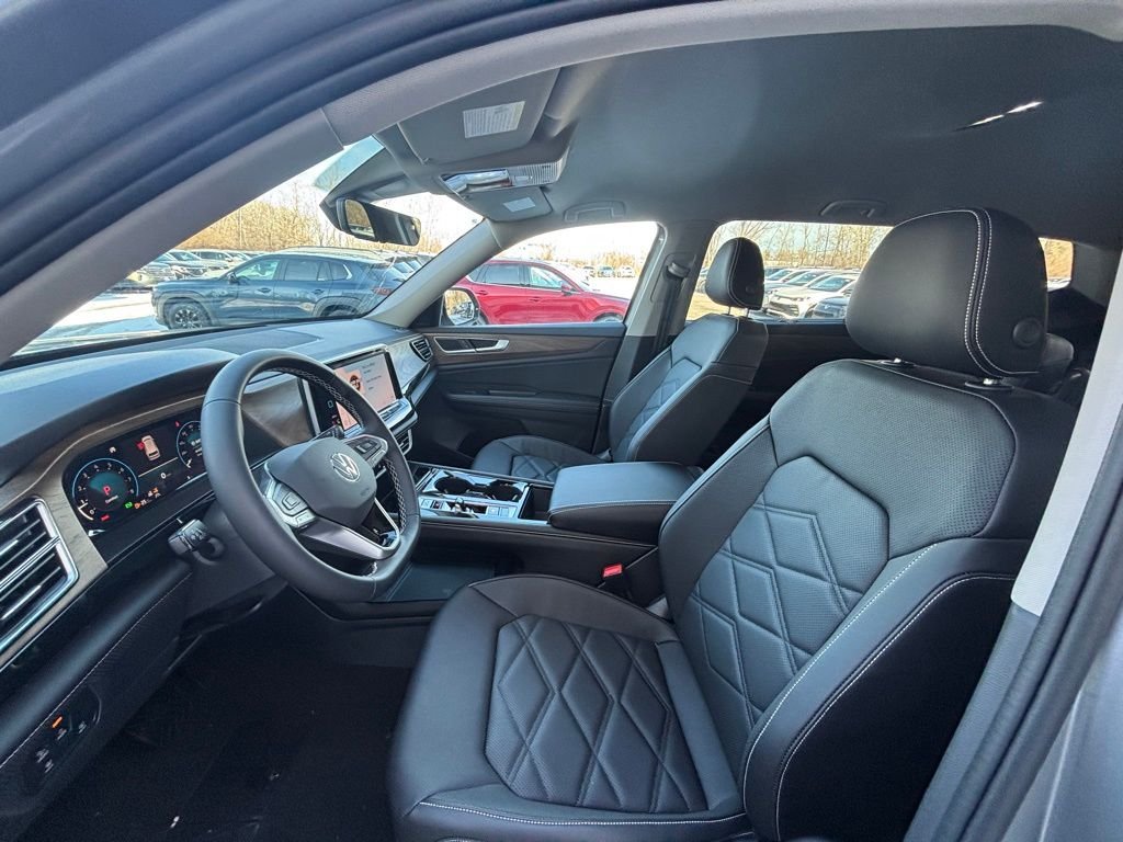 New 2026 Silver Volkswagen 2.0T SE w/Technology image 11