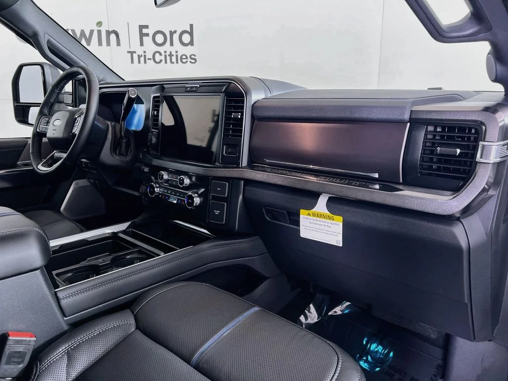 New 2027 Star White Metallic Tri-Coat Ford Platinum image 31