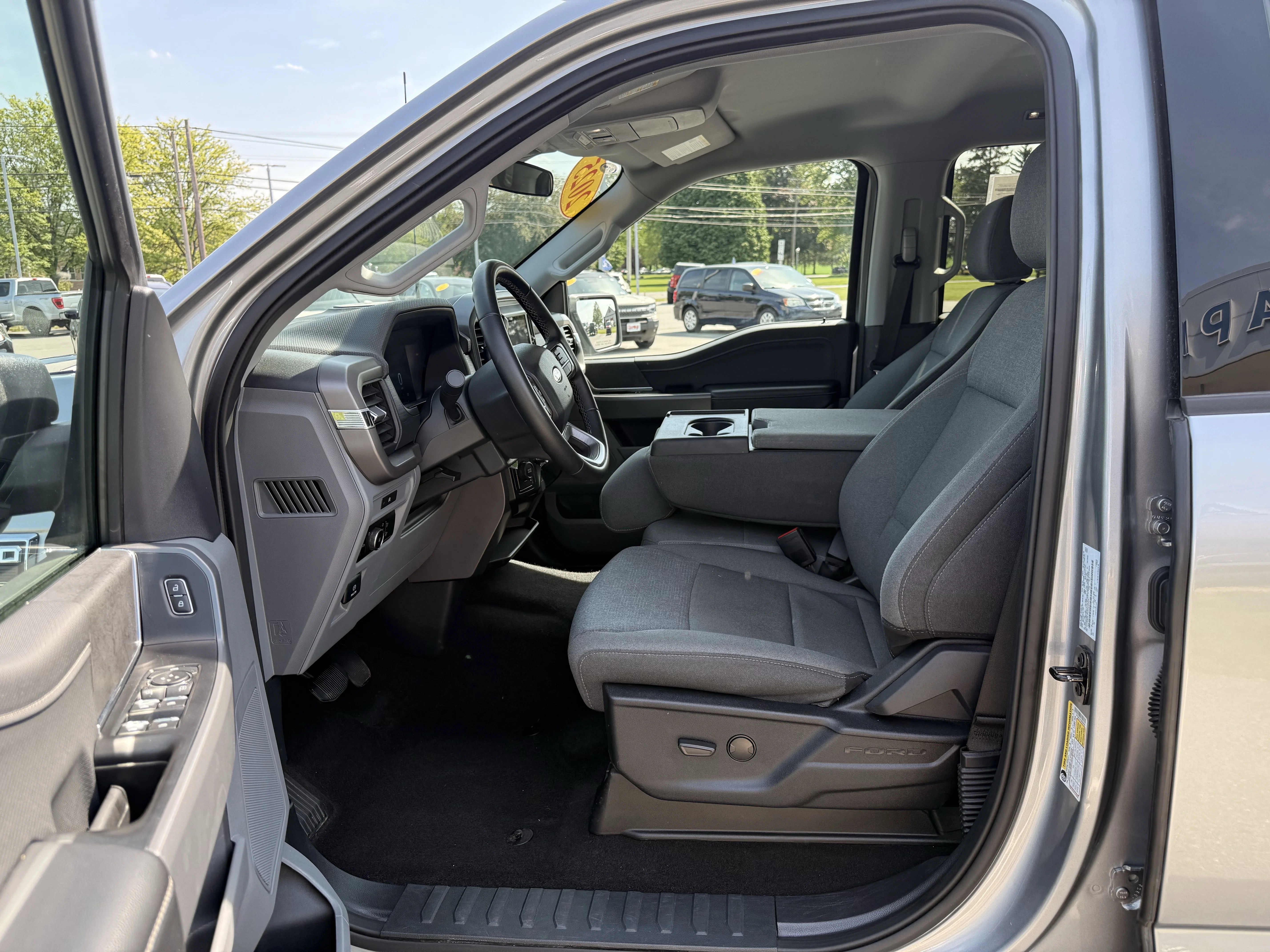 Used 2025 Silver Metallic Ford XLT image 9