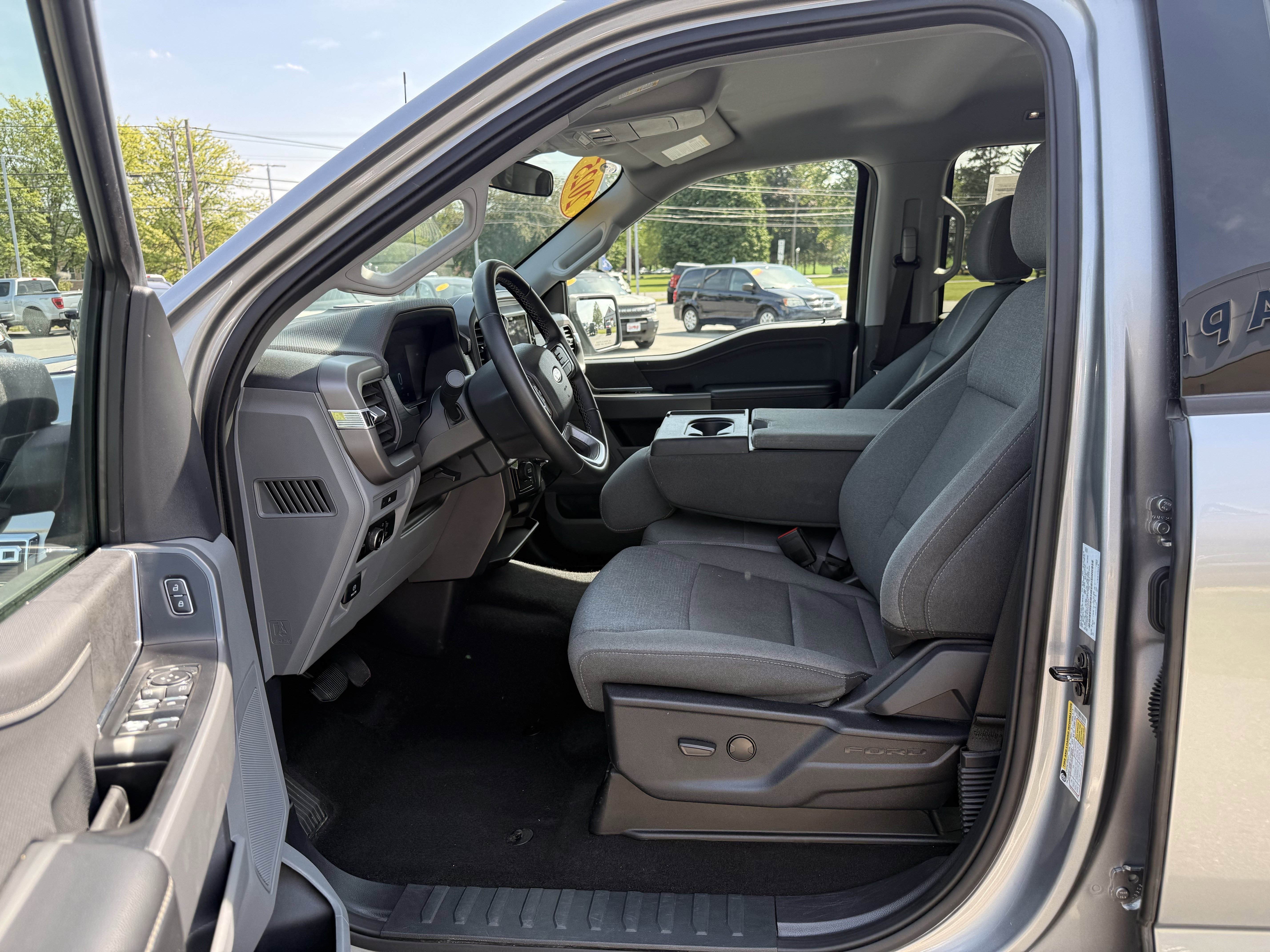 Used 2025 Silver Metallic Ford XLT image 9
