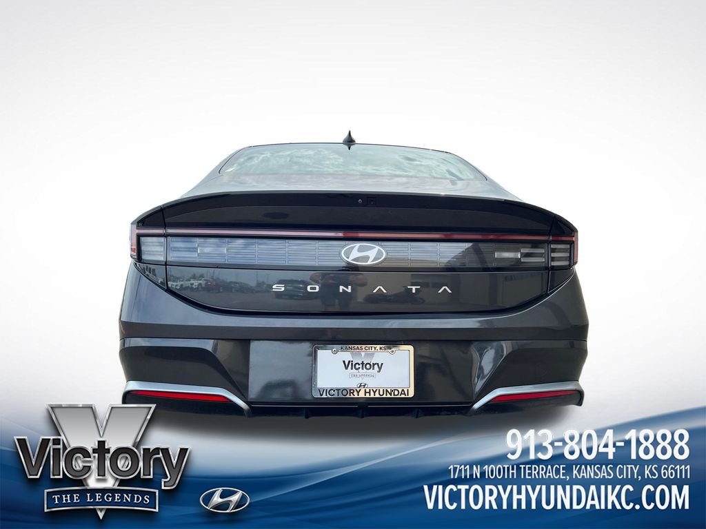 Used 2025 Gray Hyundai SEL image 4
