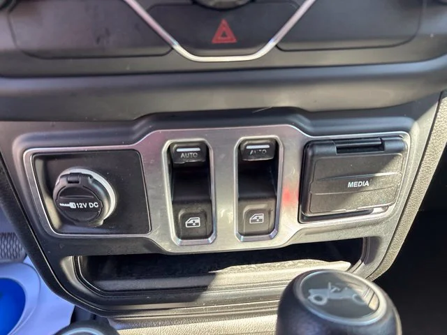 Used 2019 Gray Jeep Sport S image 17